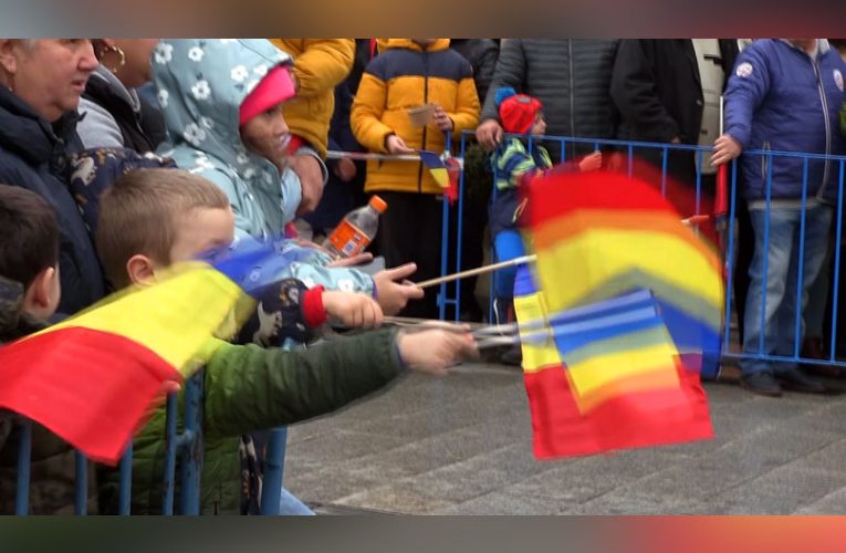 Protest in fața Prefecturii împotriva taxelor de 500% din Moldova Noua VIDEO