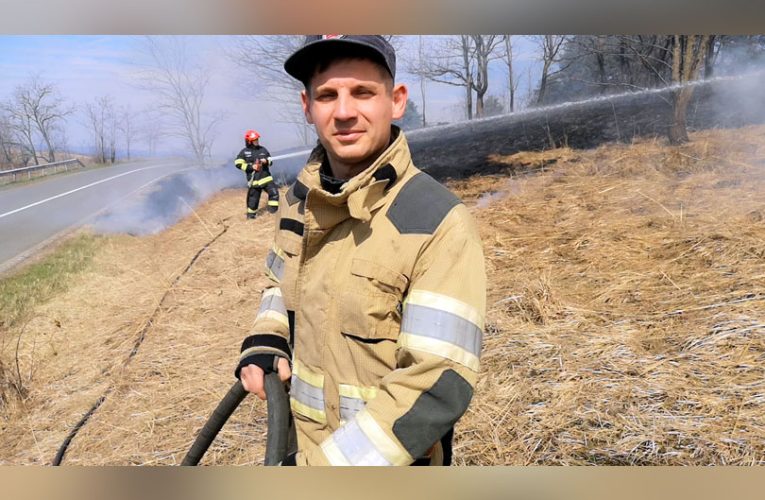 Judeţul năpădit de incendii de vegetaţie – Sute de hectare de păşuni şi livezi în flăcări – Gospodării salvate in ultima clipă la Carașova VIDEO
