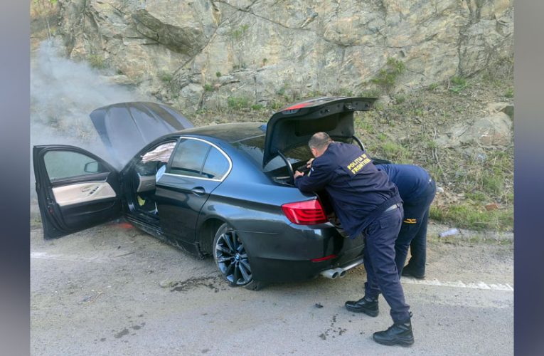 Trei polițiști de frontieră au scos o tânără din flăcări la Cozla pe DN57 VIDEO